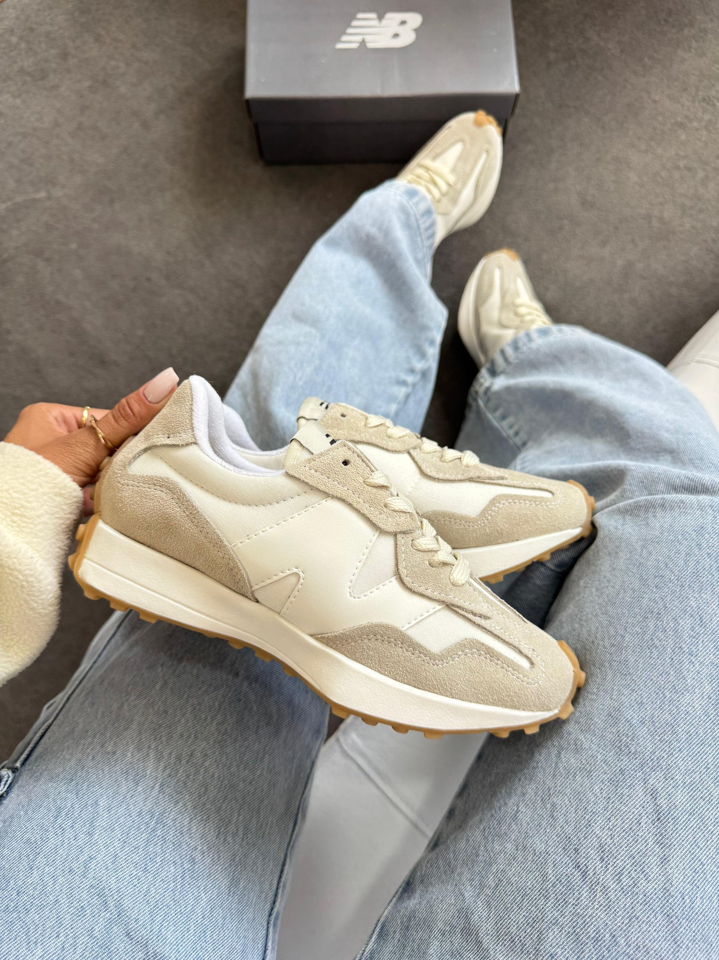 NEW BALANCE 327 COURO LEGITIMO